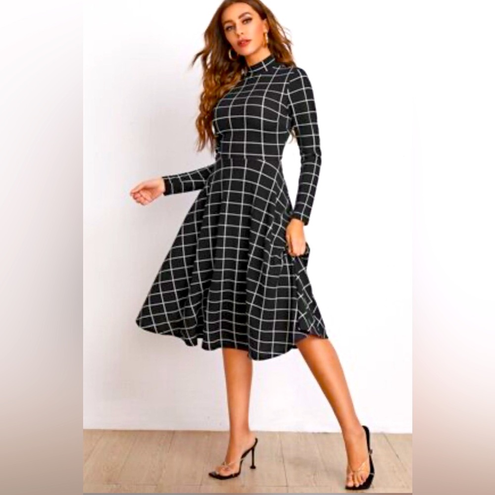 M134 // NWOT // Boutique window pane fit & flare dress // Size Large